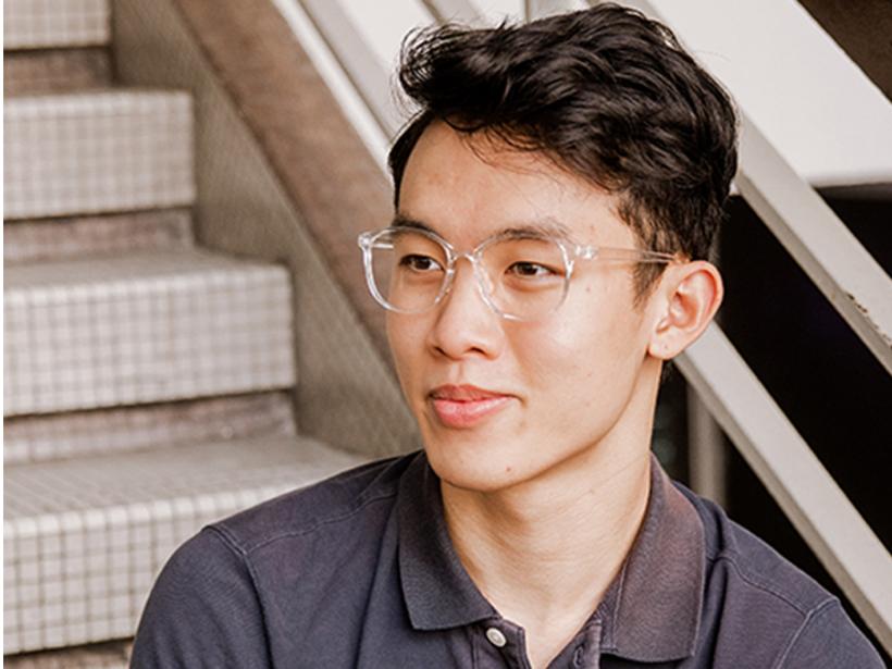 Load image into Gallery viewer, Man in black wearing Frost in Clear eyeglasses of Foptics